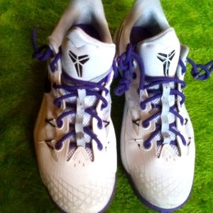 Kobe 4 Venomenom white purple size 13